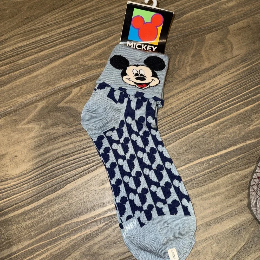 Vintage Disney Crew Socks 2 pairs Women‎ Size 9-11 New Mickey Winnie the Pooh